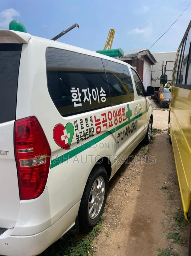 Hyundai H1 2014 White