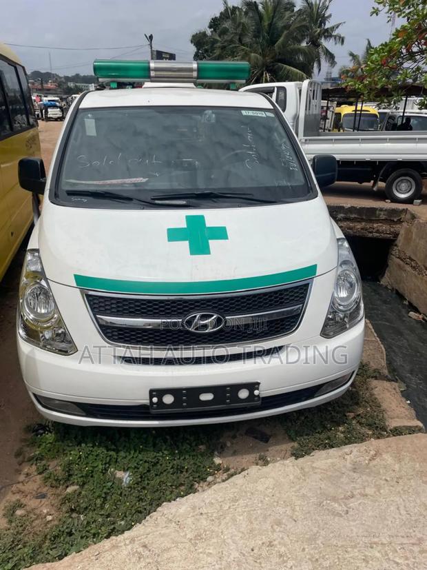 Hyundai H1 2014 White photo 2