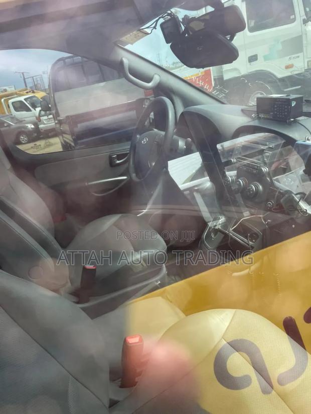 Hyundai H1 2014 White photo 6