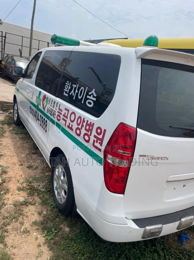 Hyundai H1 2014 White photo 7