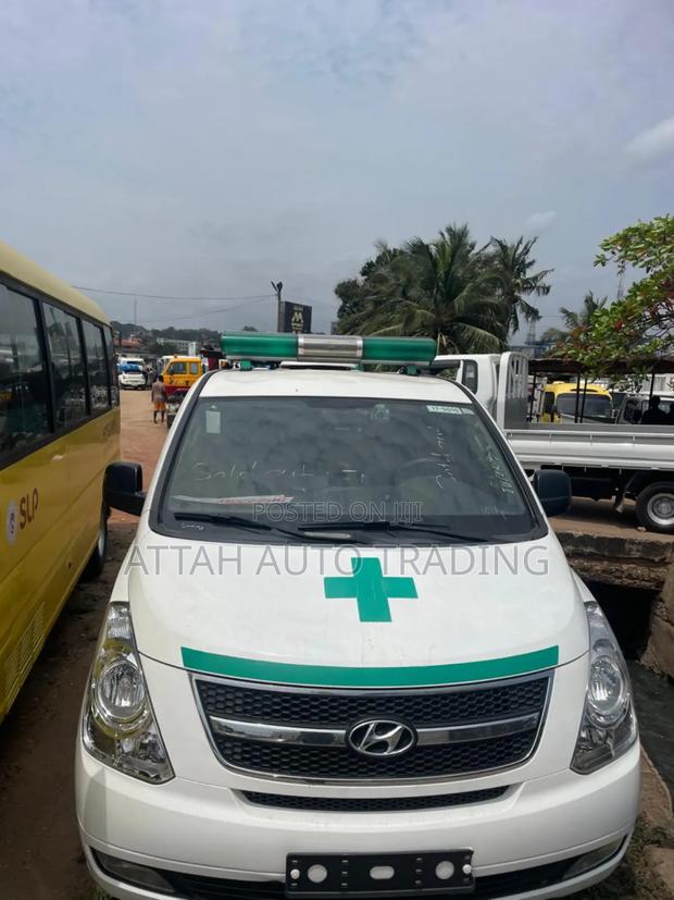 Hyundai H1 2014 White photo 8