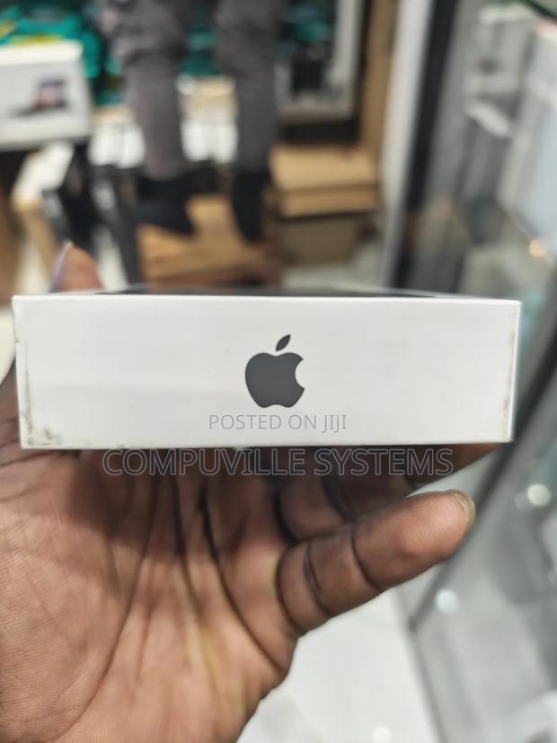 New Apple iPhone 17 256 GB Black · Photo 2