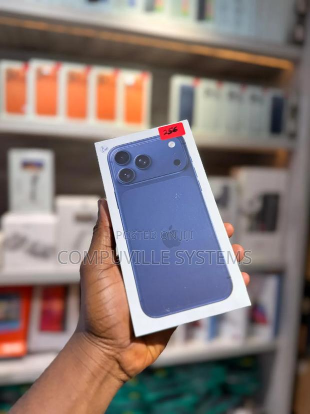 New Apple iPhone 17 Pro Max 256 GB Blue · Photo 1