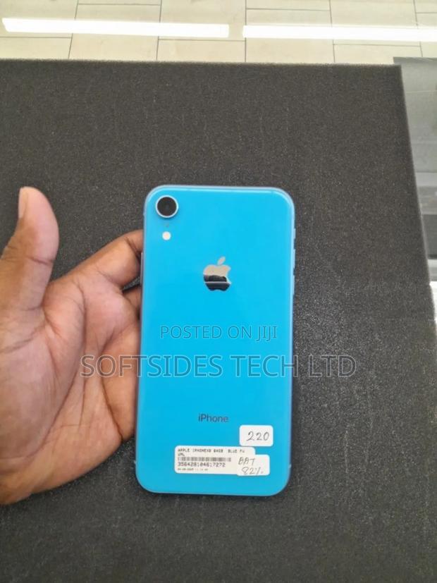 Apple iPhone XR 64 GB photo 2