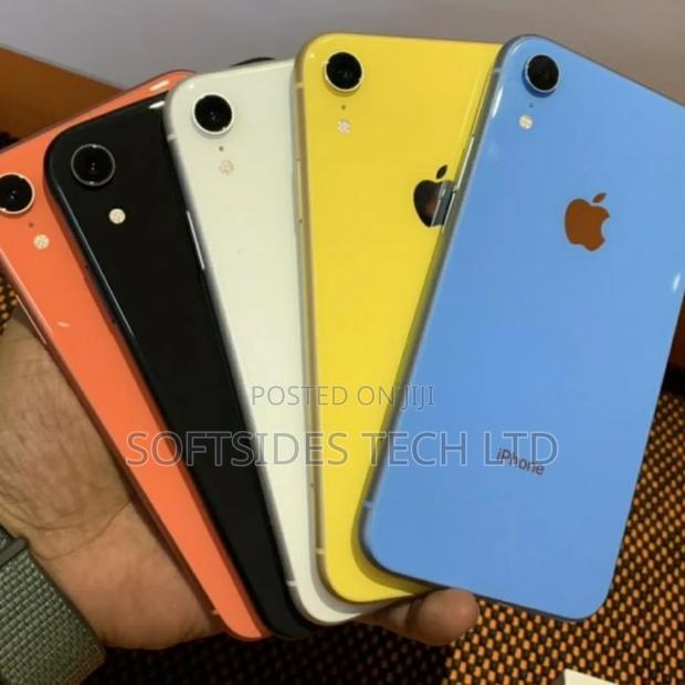 Apple iPhone XR 64 GB photo 3