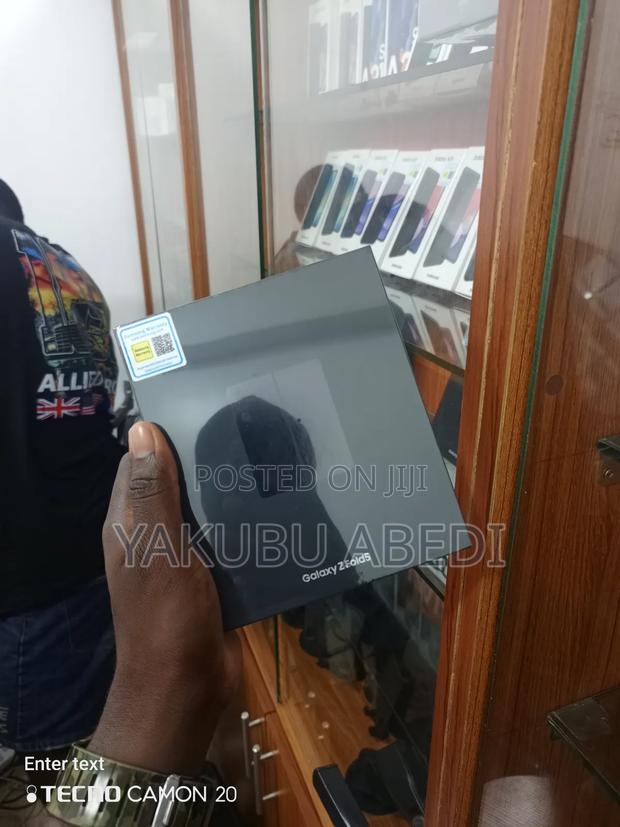 New Samsung Galaxy Z Fold 5 512 GB Blue · Photo 3