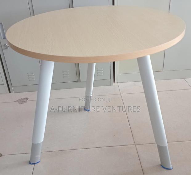 Round Office Table (80cm) · Photo 2