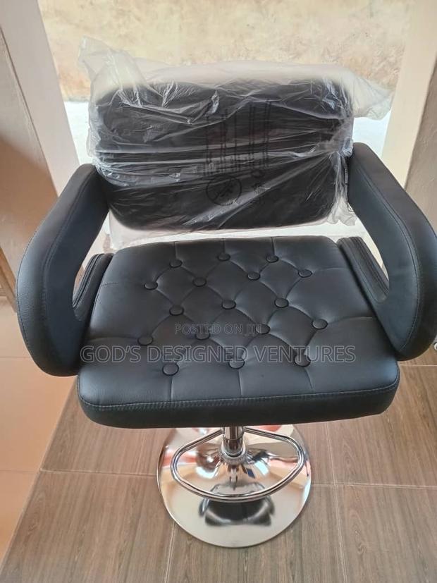 Classic and Quality Saloon Chair
