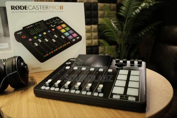 Rødecaster Pro Ii Integrated Audio Production Studio · Photo 4