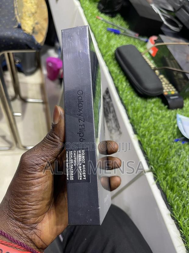 New Samsung Galaxy Z Flip6 256 GB Blue