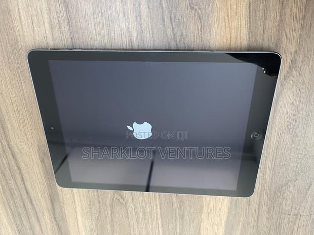 Apple iPad Air 16 GB Black
