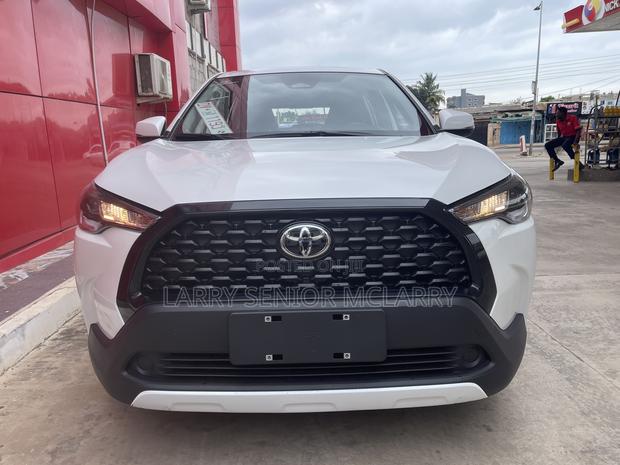 New Toyota Corolla Cross LE 2025 White