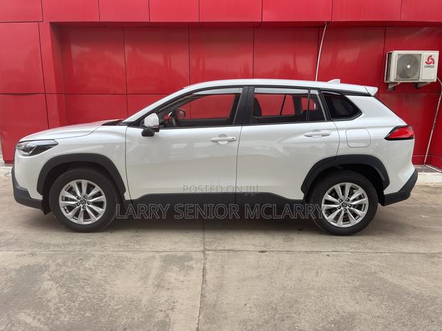 New Toyota Corolla Cross LE 2025 White