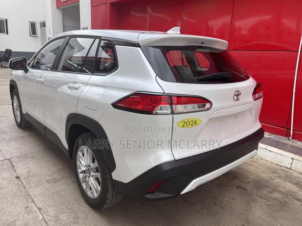New Toyota Corolla Cross LE 2025 White