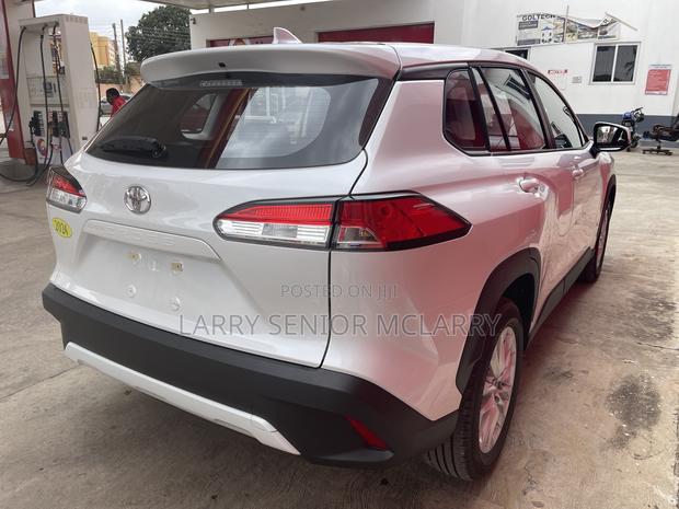New Toyota Corolla Cross LE 2025 White