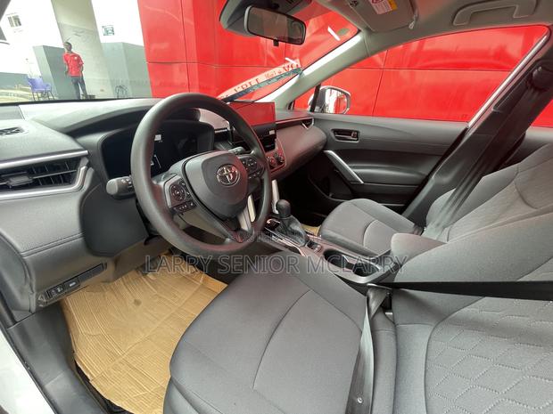 New Toyota Corolla Cross LE 2025 White