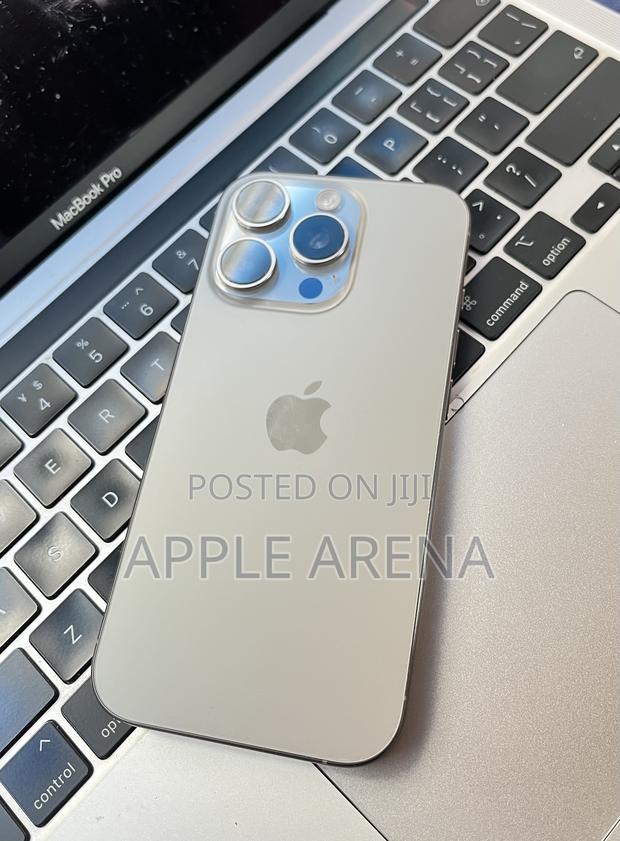 Apple iPhone 16 Pro 128 GB Gray · Photo 4
