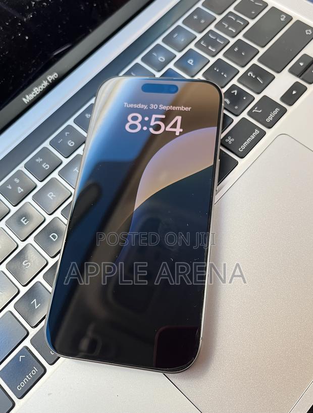 Apple iPhone 16 Pro 128 GB Gray · Photo 2