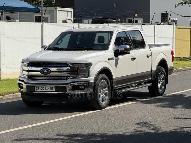 Ford F-150 Lariat 4x4 SuperCab Styleside 8 ft. box 163 in. WB 2018