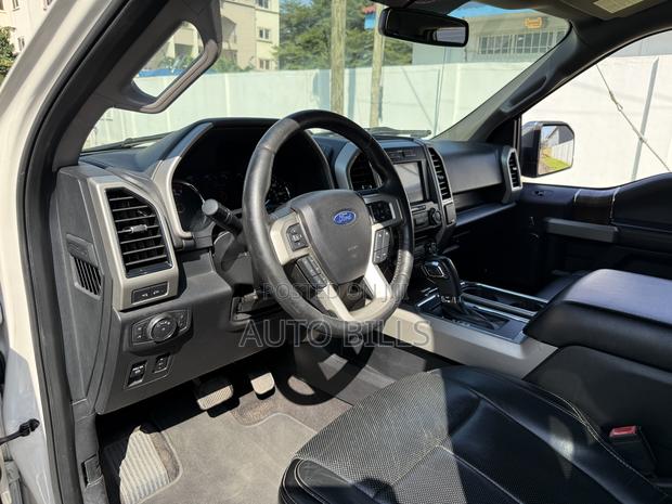 Ford F-150 Lariat 4x4 SuperCab Styleside 8 ft. box 163 in. WB 2018