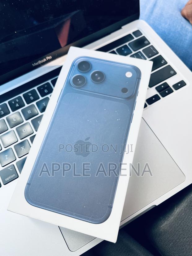 New Apple iPhone 17 Pro Max 256 GB Blue · Photo 3