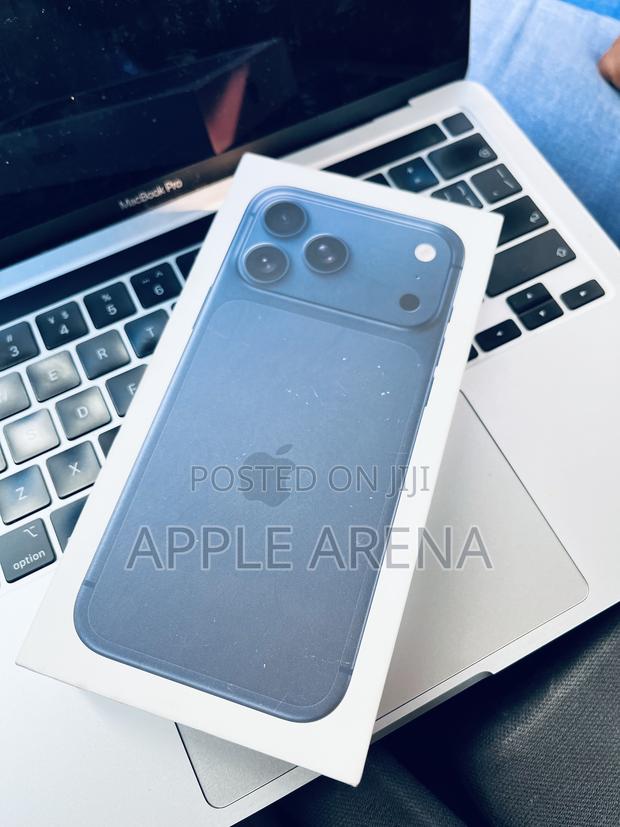 New Apple iPhone 17 Pro Max 256 GB Blue · Photo 2