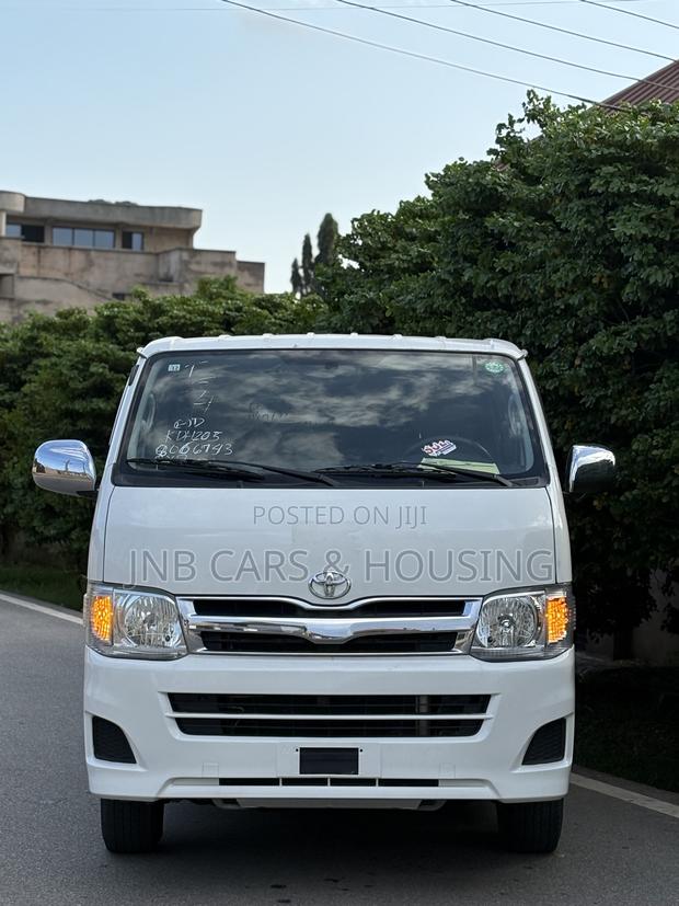 Toyota HiAce 2013 White