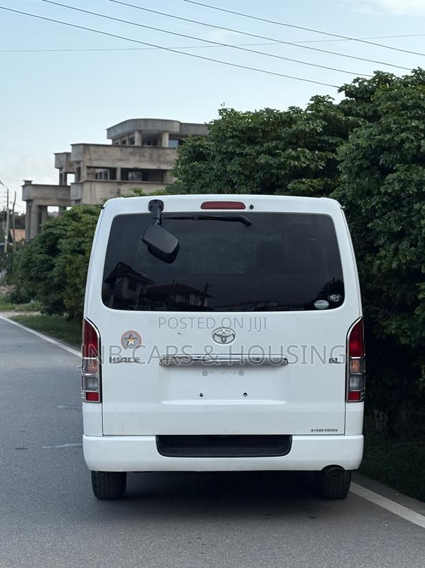 Toyota HiAce 2013 White