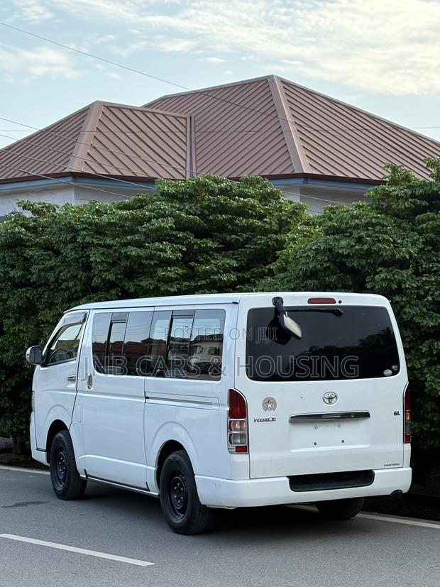 Toyota HiAce 2013 White