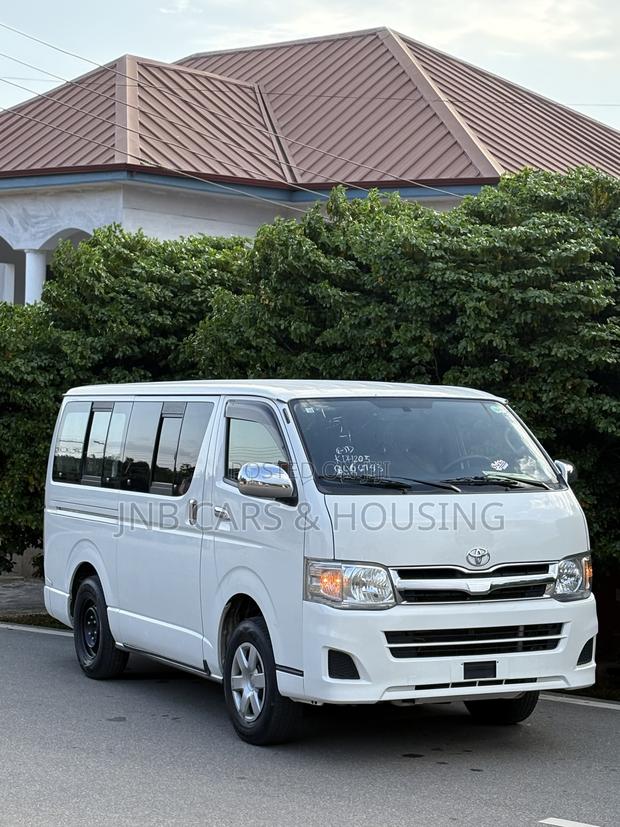 Toyota HiAce 2013 White