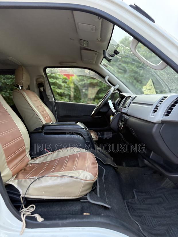 Toyota HiAce 2013 White