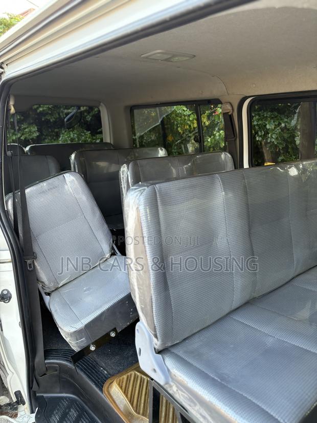 Toyota HiAce 2013 White