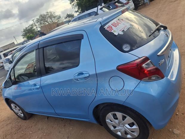 Toyota Vitz 1.3 AWD 5dr 2015 Blue