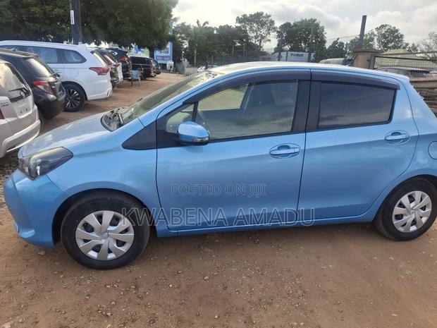Toyota Vitz 1.3 AWD 5dr 2015 Blue