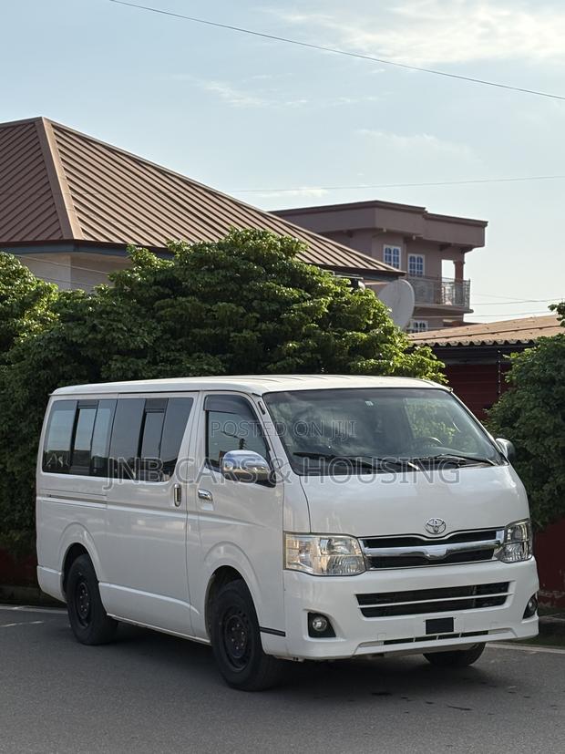 Toyota HiAce 2011 White