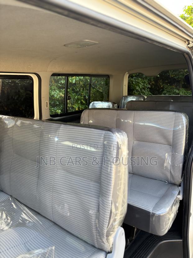 Toyota HiAce 2011 White