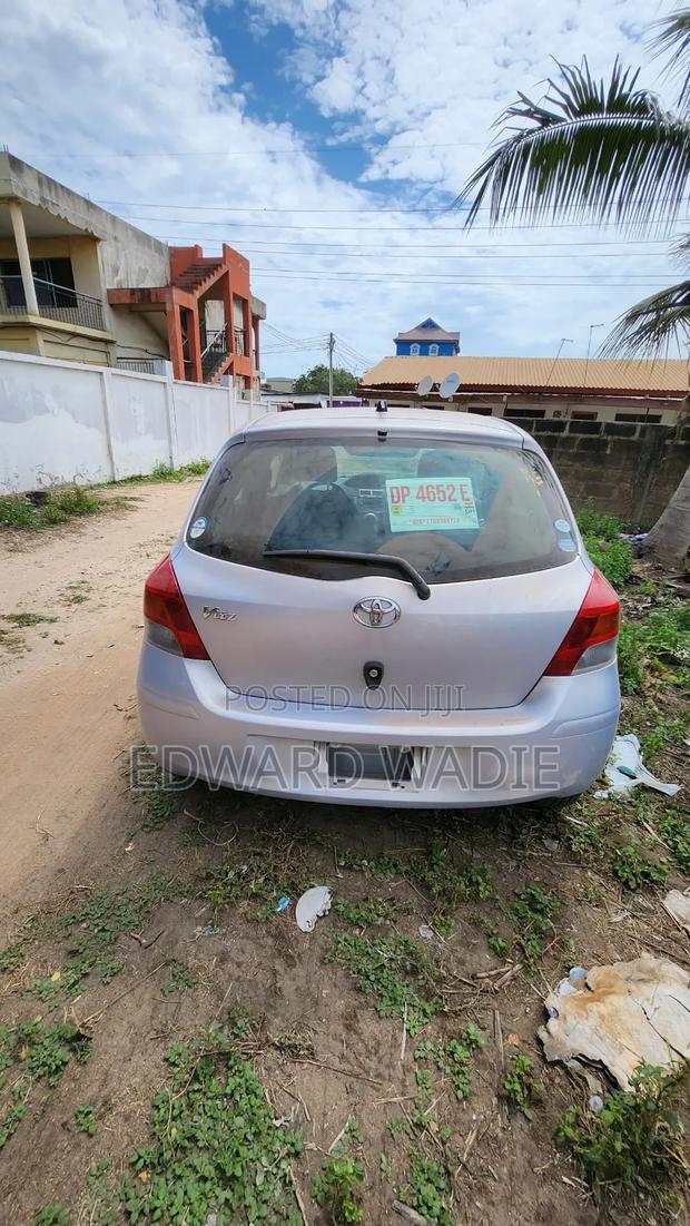 Toyota Vitz 2012 Purple photo 4