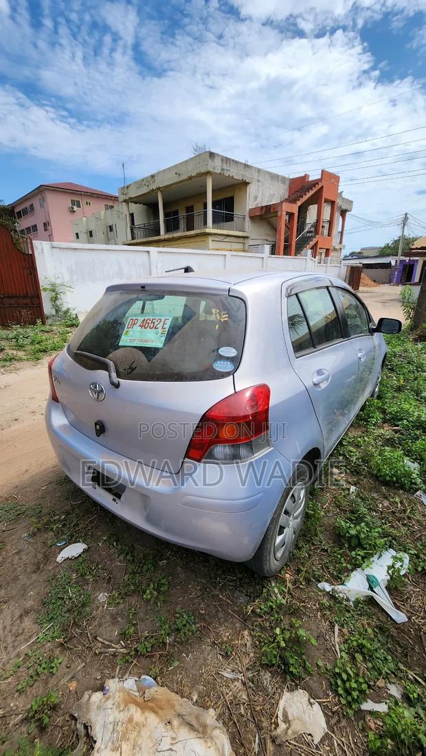 Toyota Vitz 2012 Purple photo 5