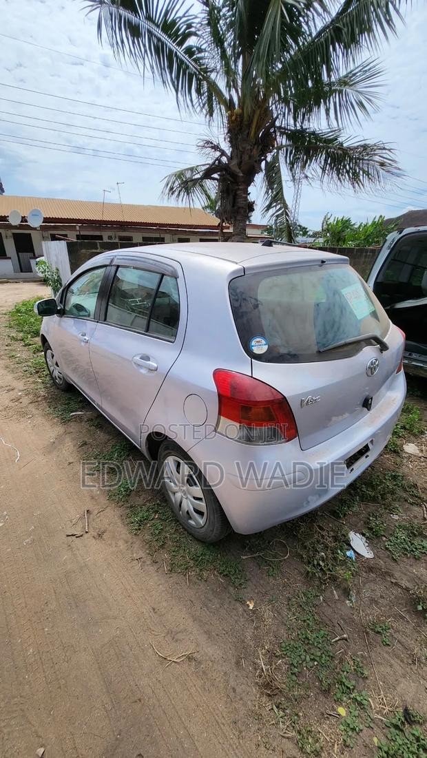 Toyota Vitz 2012 Purple photo 6