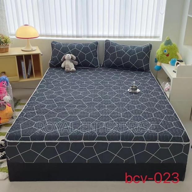 Waterproof Mattress Cover; Easy to Clean( Double,Queen and King Size ) · Photo 2