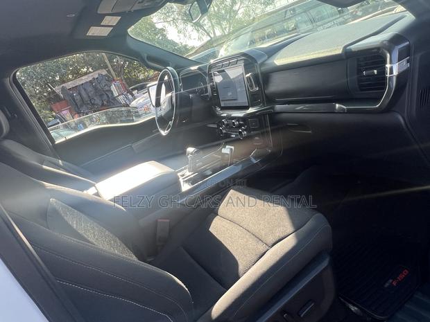 Ford F-150 Limited 2023 White photo 13