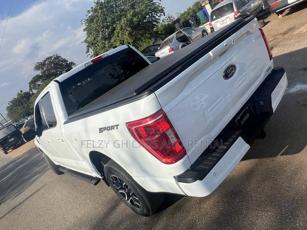 Ford F-150 Limited 2023 White photo 2