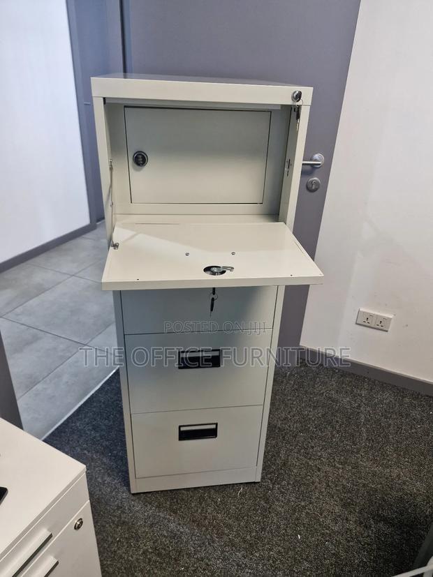 File Cabinet With Safe · Photo 4