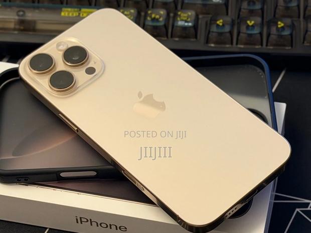 Apple iPhone 16 Pro Max 256 GB Gold · Photo 3
