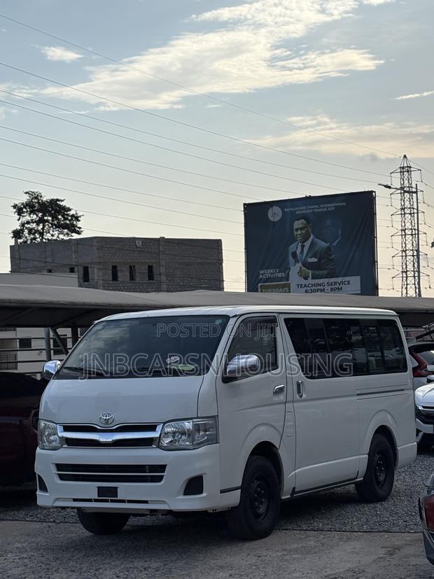 Toyota HiAce 2013 White photo 6