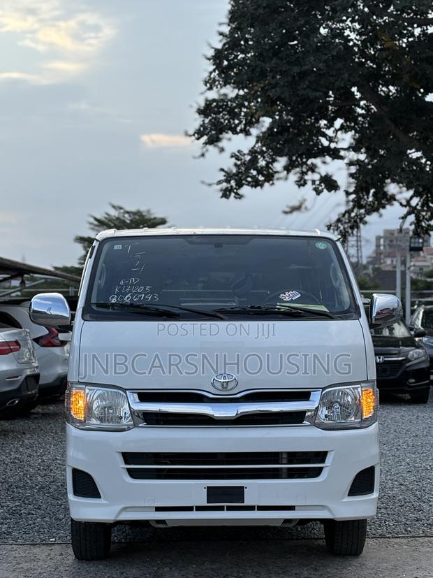 Toyota HiAce 2013 White