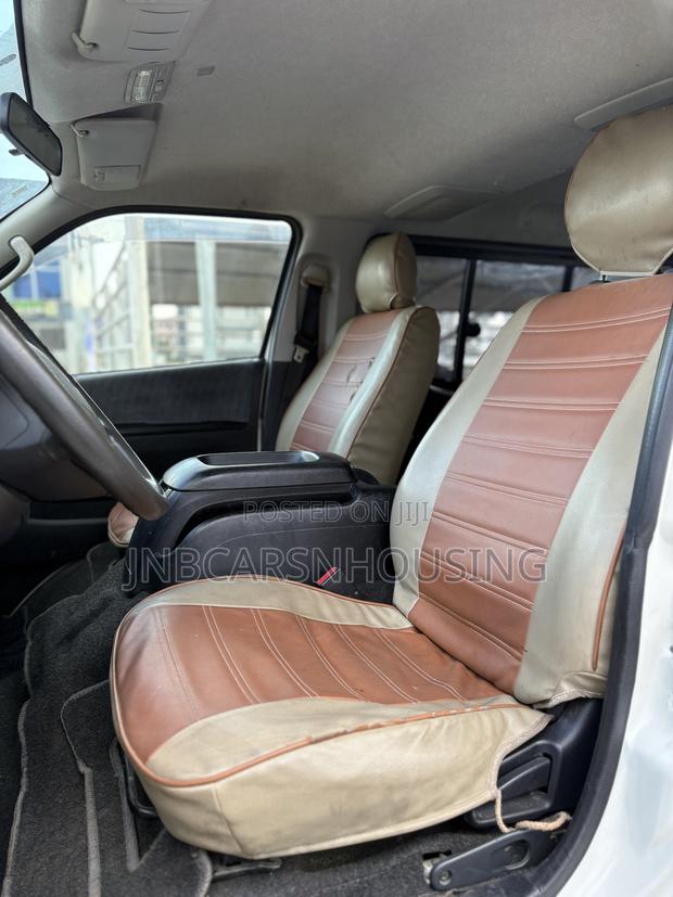 Toyota HiAce 2013 White photo 2