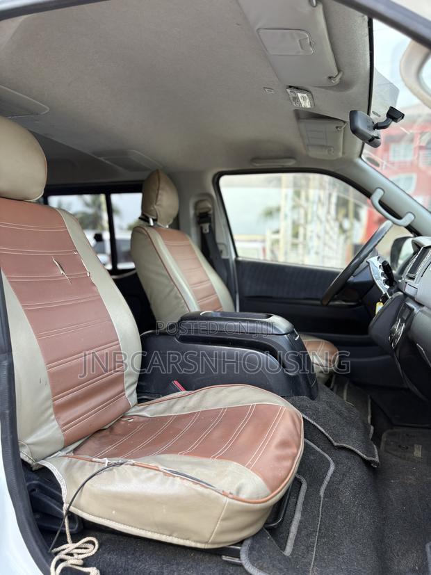 Toyota HiAce 2013 White photo 3