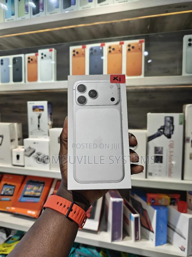 New Apple iPhone 17 Pro Max 1 TB Silver · Photo 1