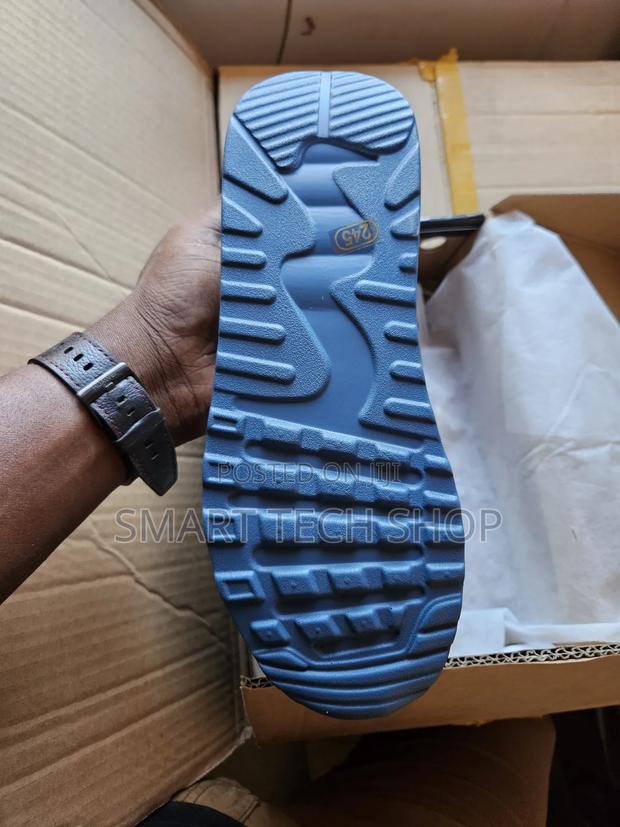 Sports Design Safety Shoe With Steel Toe, Anti Slip, Anti Smash.Kevlar photo 10